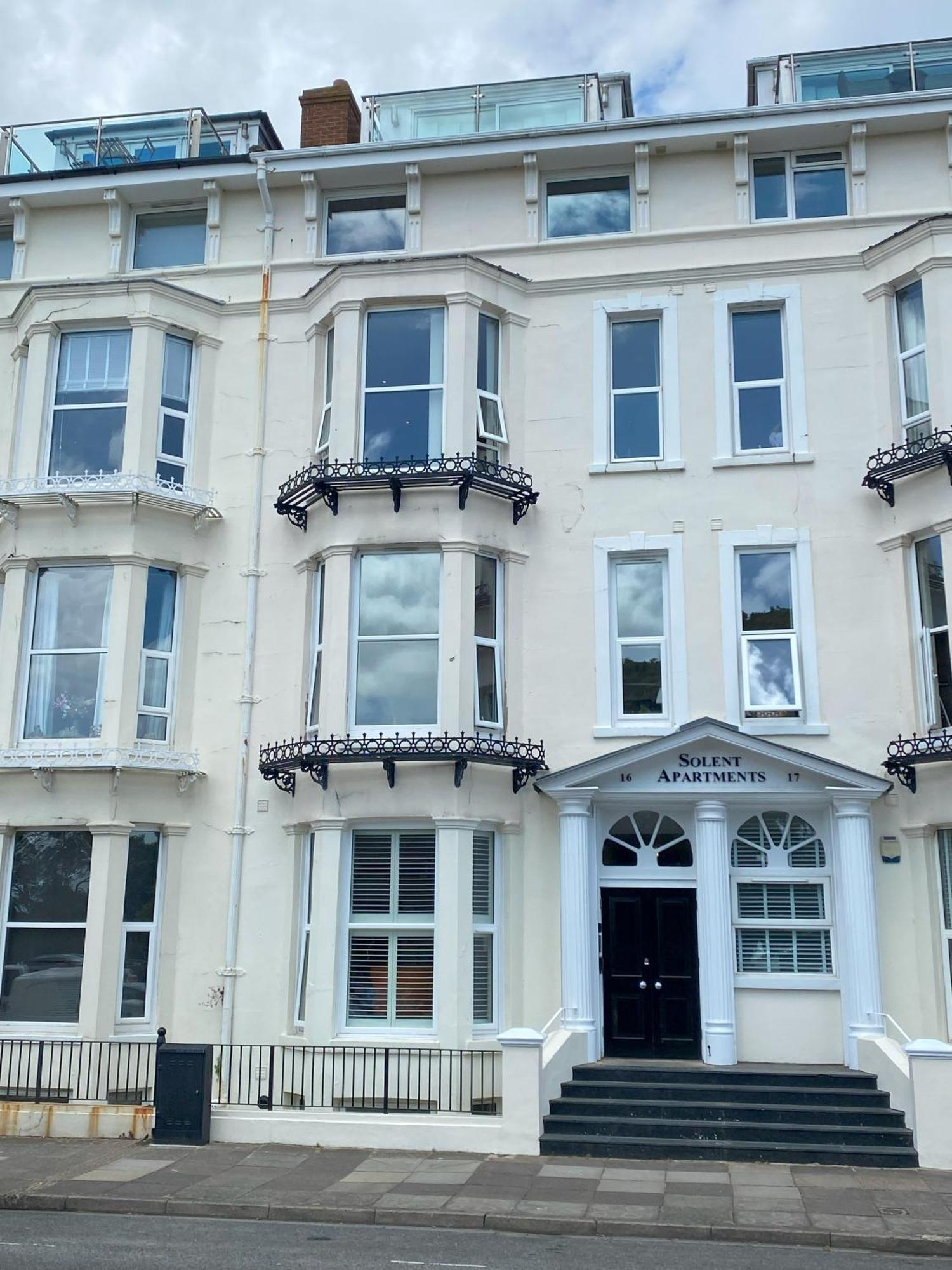Solent Apartments Portsmouth Exterior photo